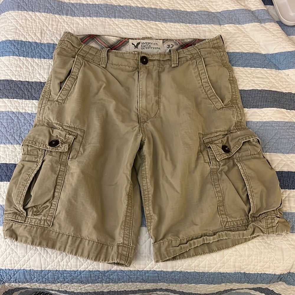 American Eagle Cargo Shorts (Size 32)